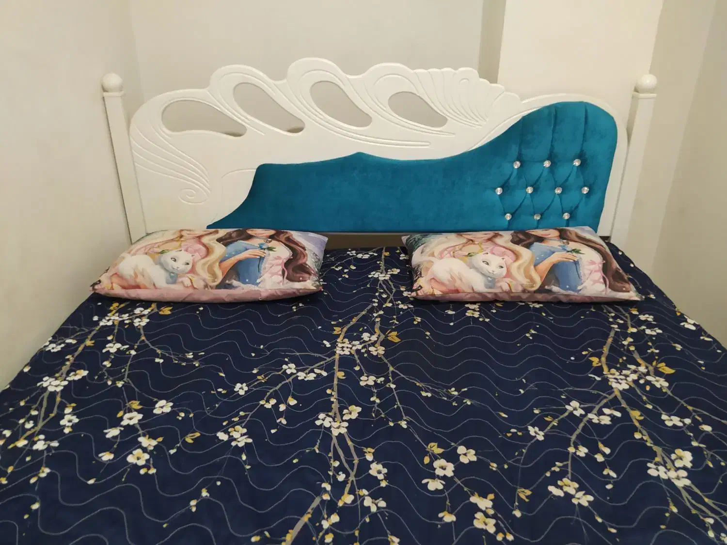 تخت خواب دو نفره|تخت و سرویس خواب|باغستان, |دیوار