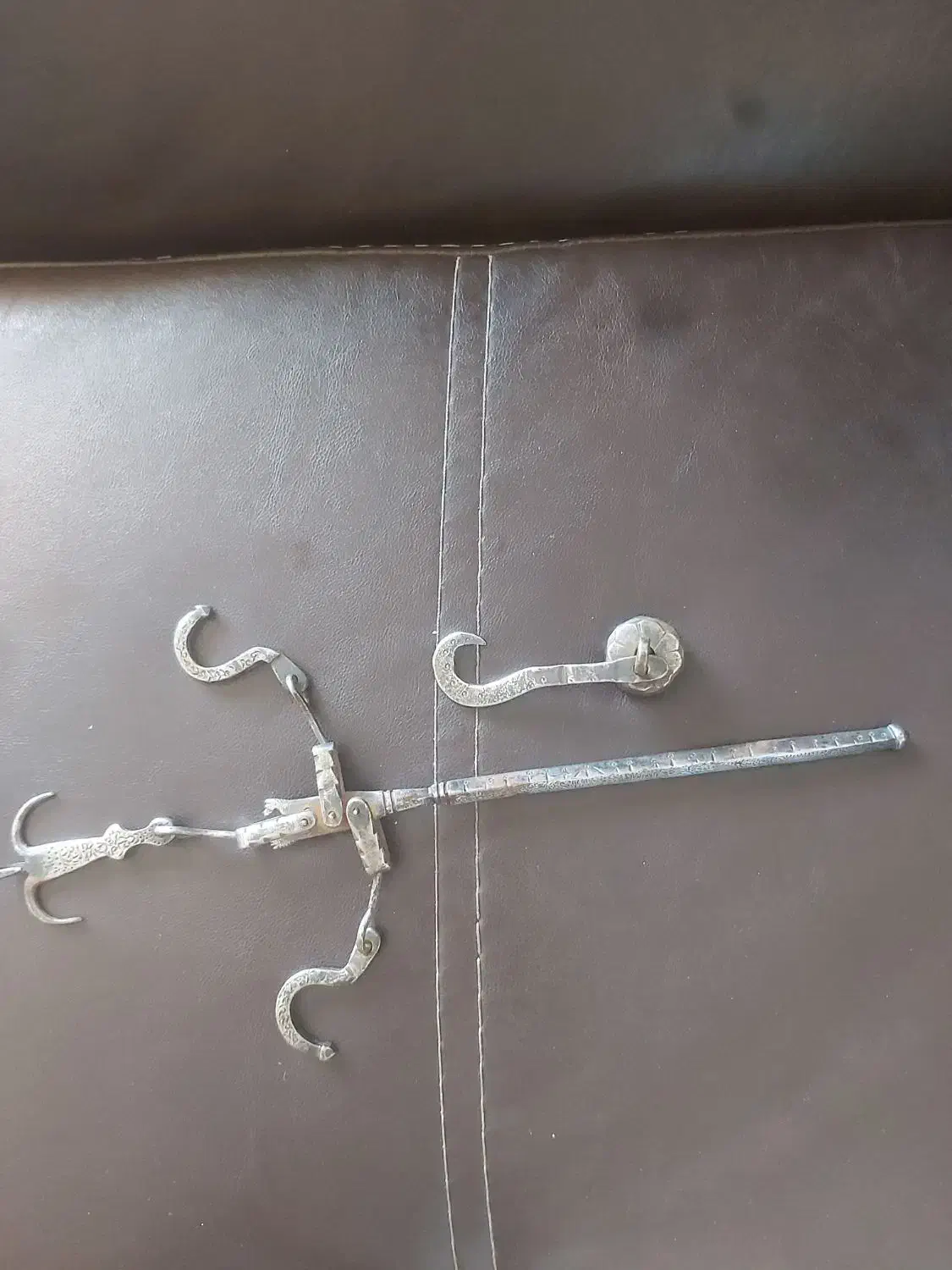 قپان|کلکسیون اشیاء عتیقه|صدرا-فارس, فاز ۱|دیوار