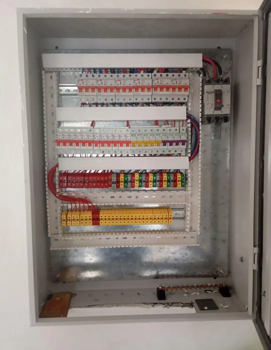 برقکاری ساختمان و نصب دوربین|خدمات پیشه و مهارت|کبودرآهنگ, |دیوار