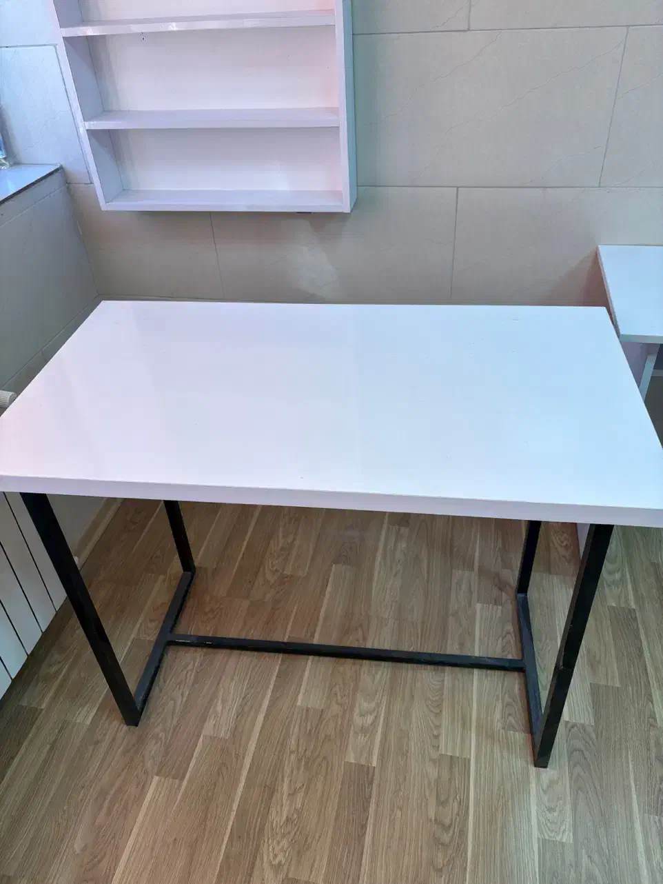 میز ناخن و میز تحریر|میز تحریر و کامپیوتر|شاهین‌شهر, نظامی|دیوار