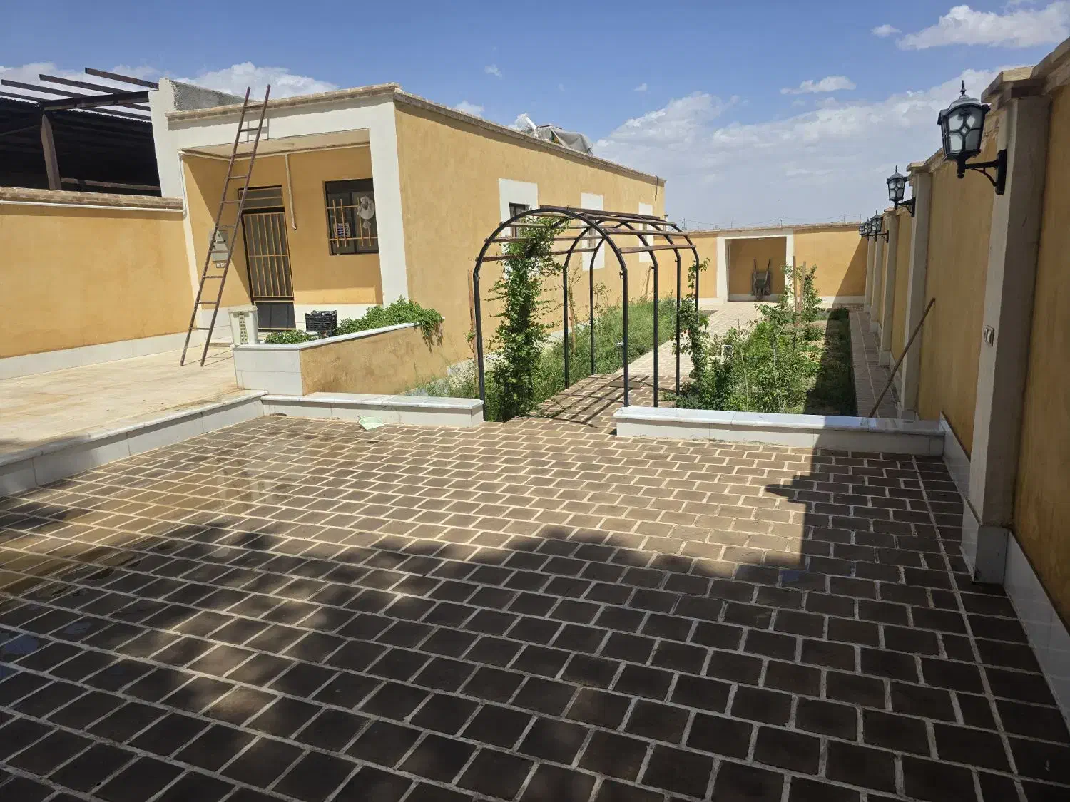 خانه باغ نوساز واقع در یحیی اباد جنب شکرریز|فروش خانه و ویلا|کاشان, مزرعه نو|دیوار