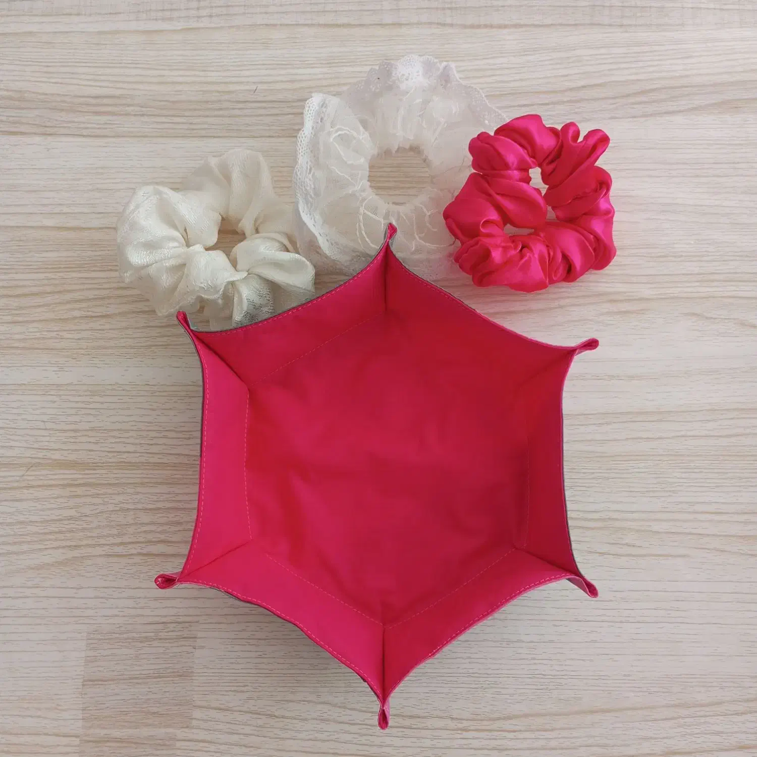 دستگیره های اقتصادی  و باکس|ظروف نگهدارنده، پلاستیکی، یک‌بارمصرف|مهاجران, |دیوار