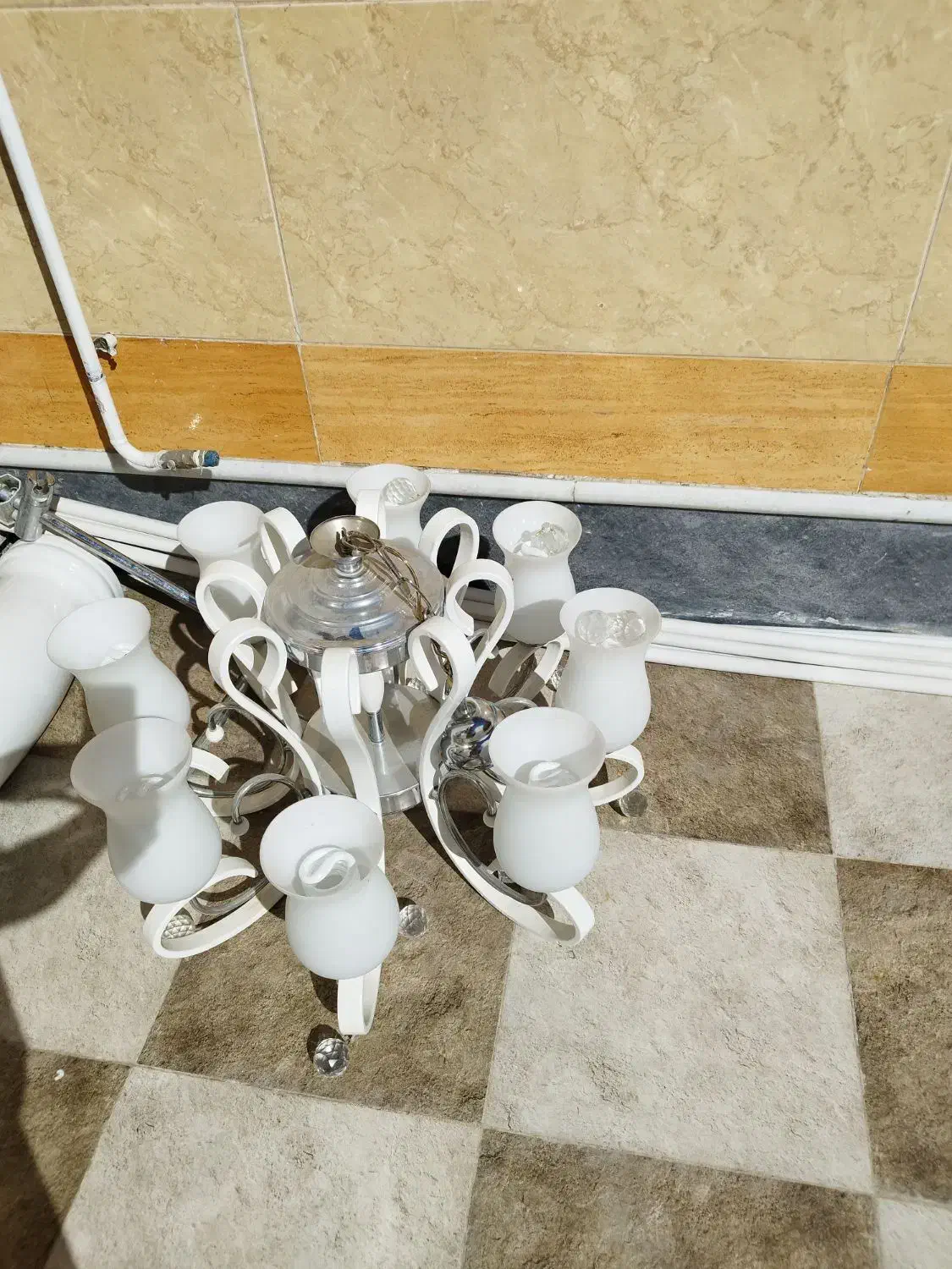 لوستر ۸ شاخه تمیز و نو|لوستر و چراغ آویز|زاهدان, |دیوار