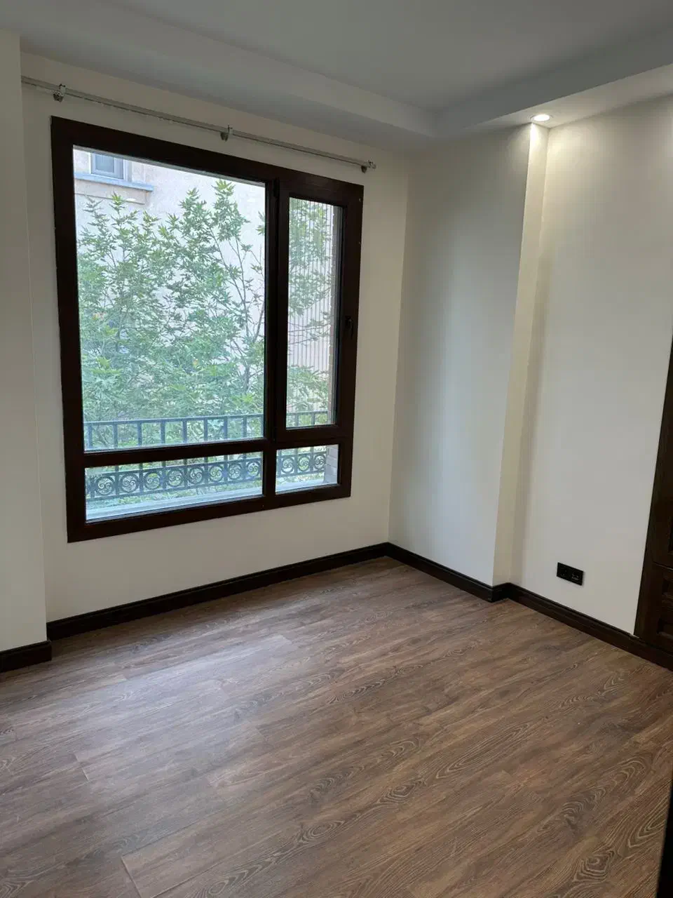 ۲۱۲ متر ۳ خواب مستر  ( تک واحدی  ) نوساز