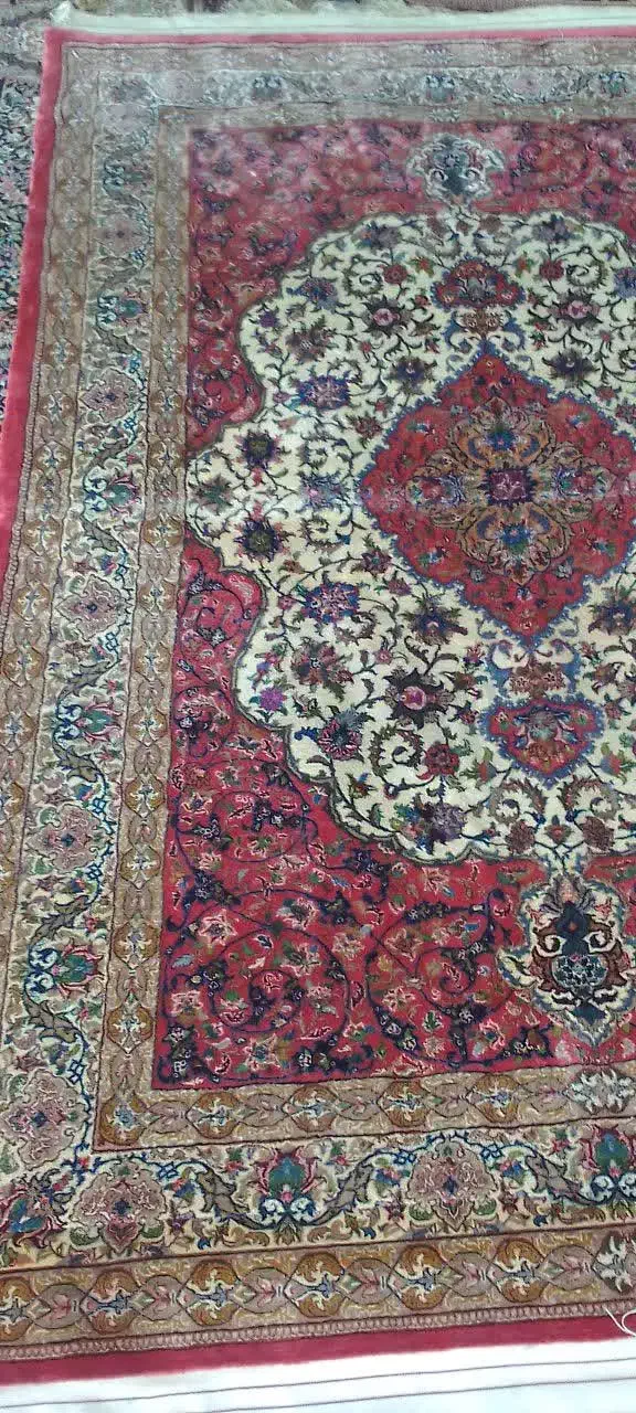 ۲ فرش دستبافت تمام ابریشم|فرش|خرمآباد, |دیوار