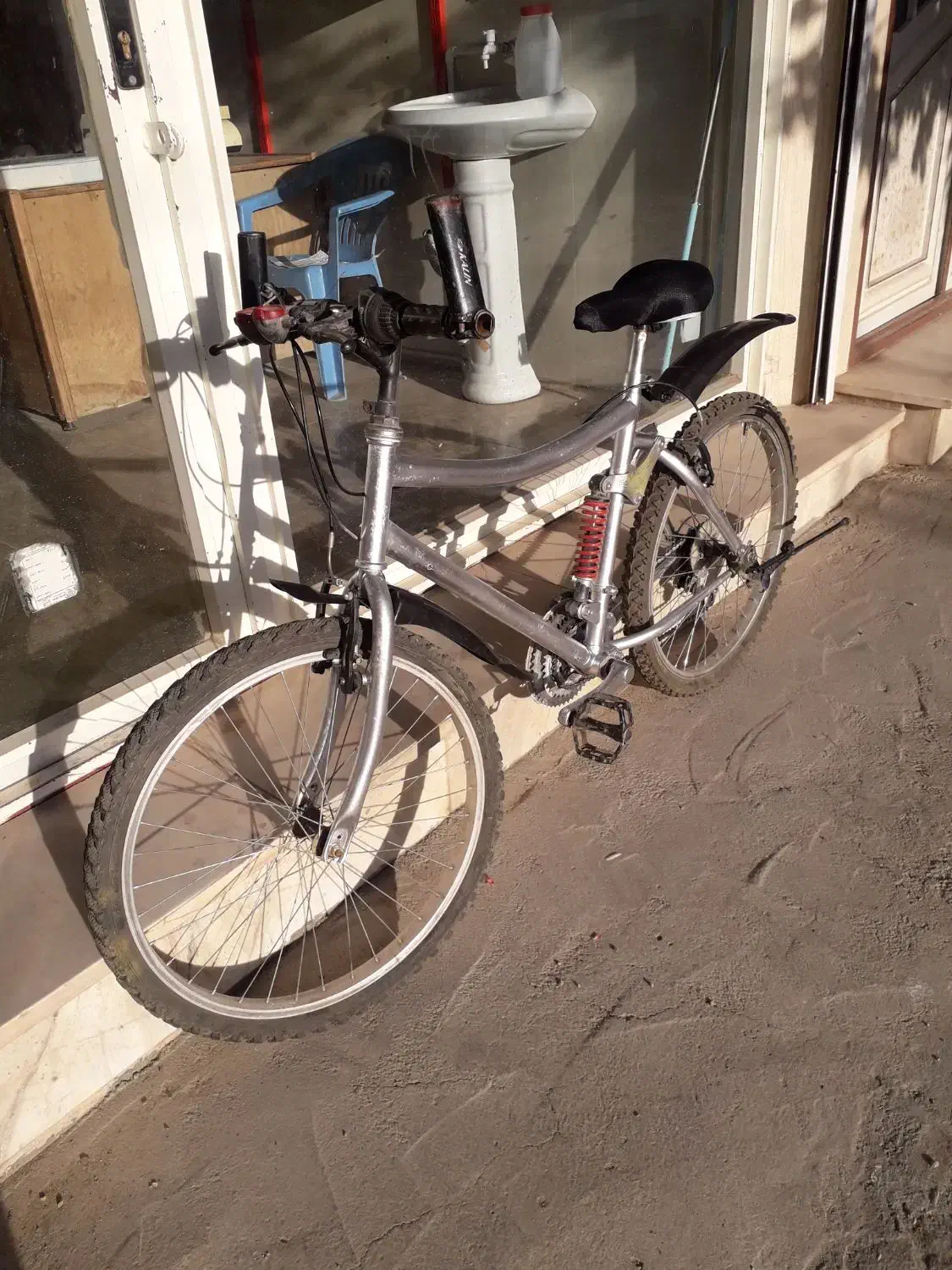 دوچرخه ۲۶ دنده  دار و  کمک دار|دوچرخه، اسکیت، اسکوتر|سنندج, |دیوار