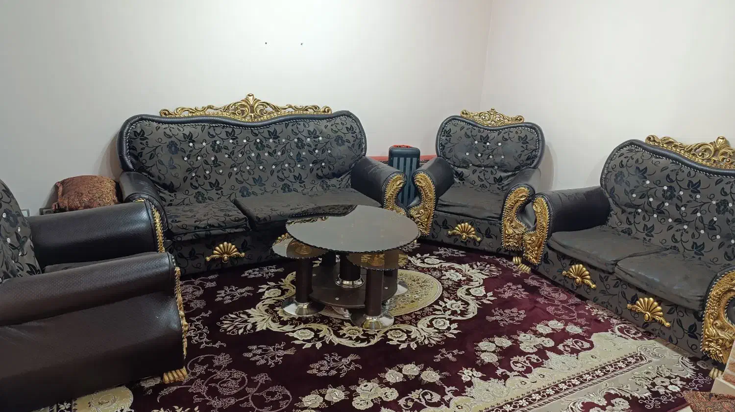 مبل در حد نو چوب راس کم کارکرد|مبلمان خانگی و میز عسلی|شیراز, کوی وحدت|دیوار