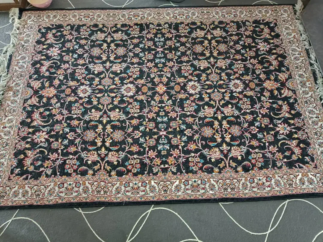 یک عددفرش چهارمتری.یک عدد میز کار|حراج|شیراز, دشت چنار|دیوار