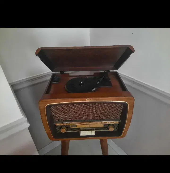 کرامافن عتیقه قدیمی|کلکسیون اشیاء عتیقه|یاسوج, |دیوار