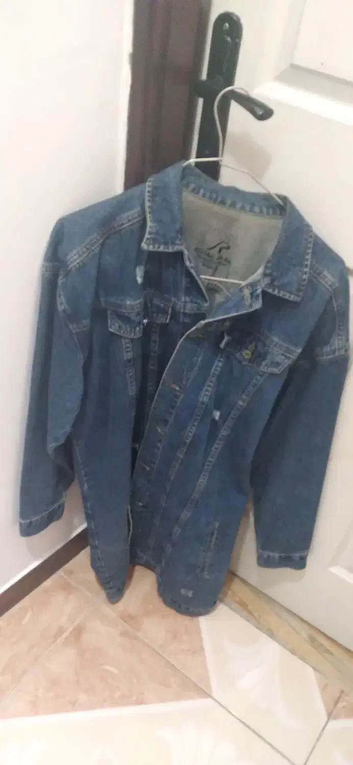 کت لی|لباس|رشت, کوی جام جم|دیوار