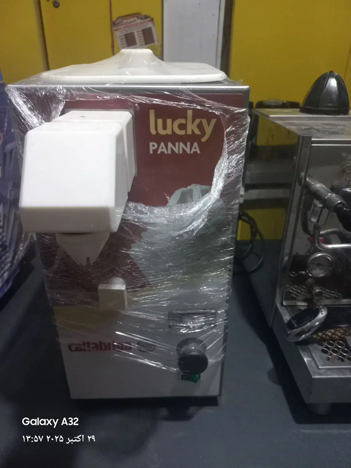 دستگاه گل خامه ایتالیایی و چند دستگاه قهوه سازا|کافی‌شاپ و رستوران|مشهد, مصلی (کارمندان اول)|دیوار