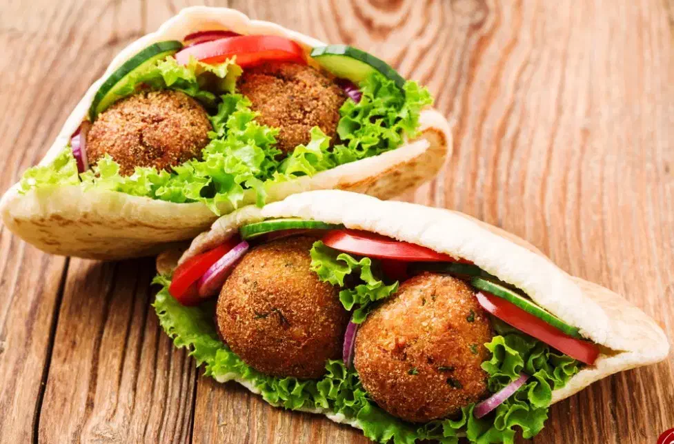 استخدام نیروی ساندویچی فلافلی|استخدام خدمات فروشگاه و رستوران|اهواز, کوی آغاجاری|دیوار