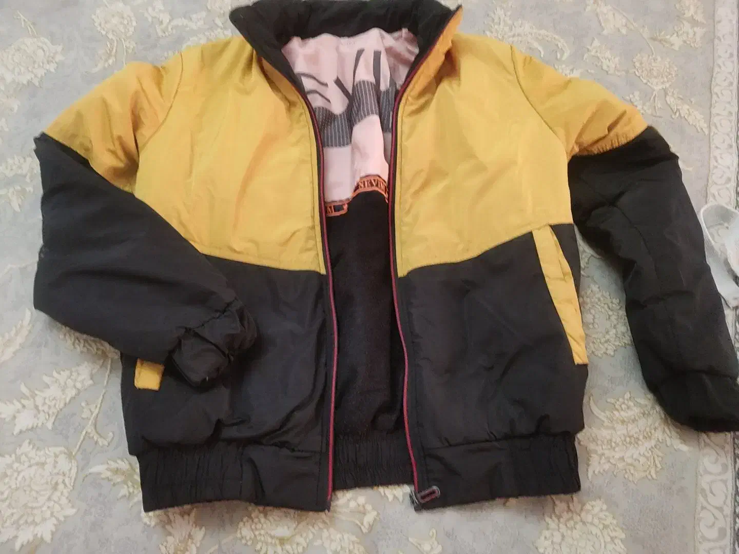 کاپشن دخترانه و پسرانه|لباس|فردیس, منظریه|دیوار