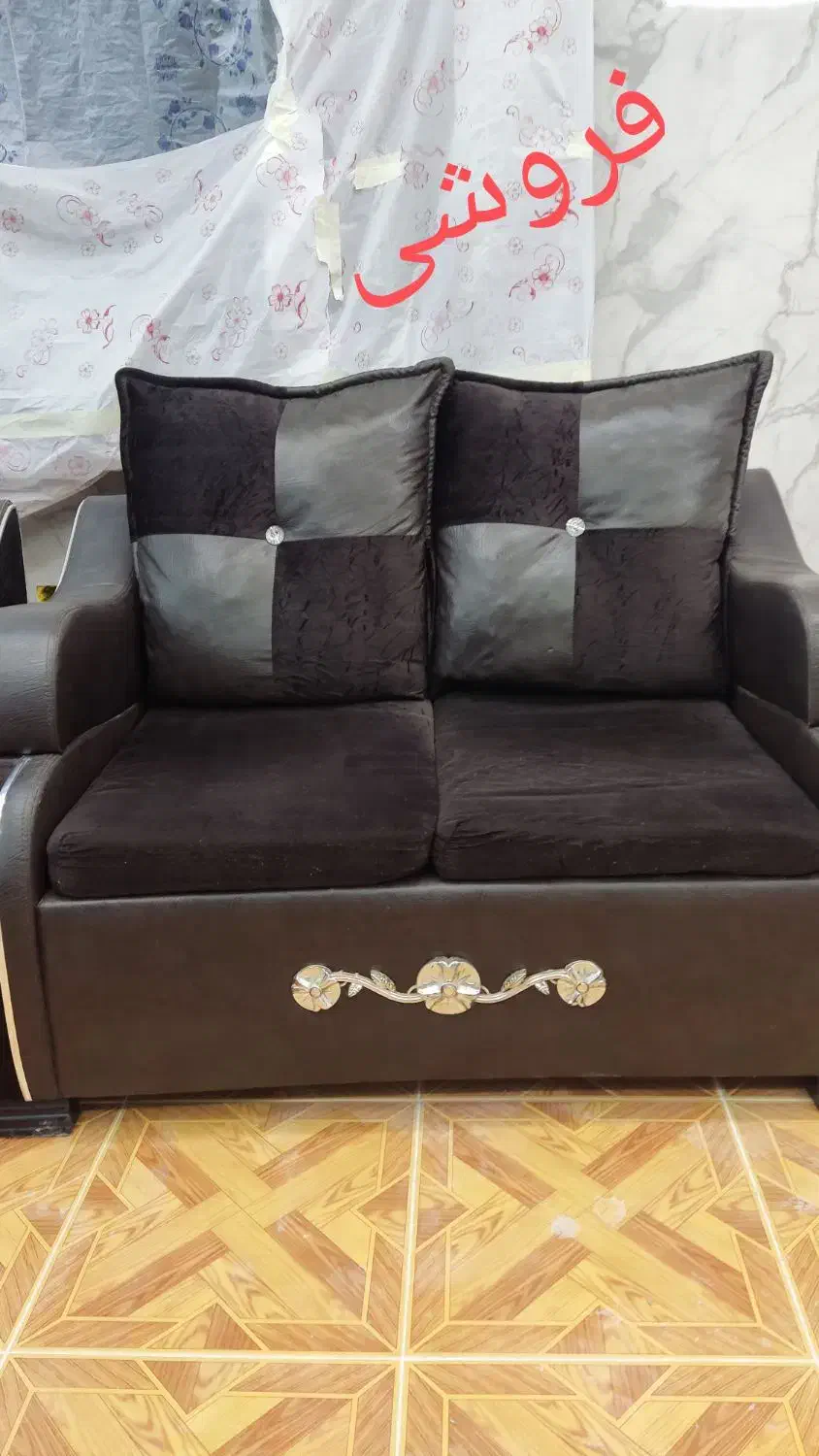 ۲عدد مبل راحتی|مبلمان خانگی و میز عسلی|آستانه اشرفیه, |دیوار