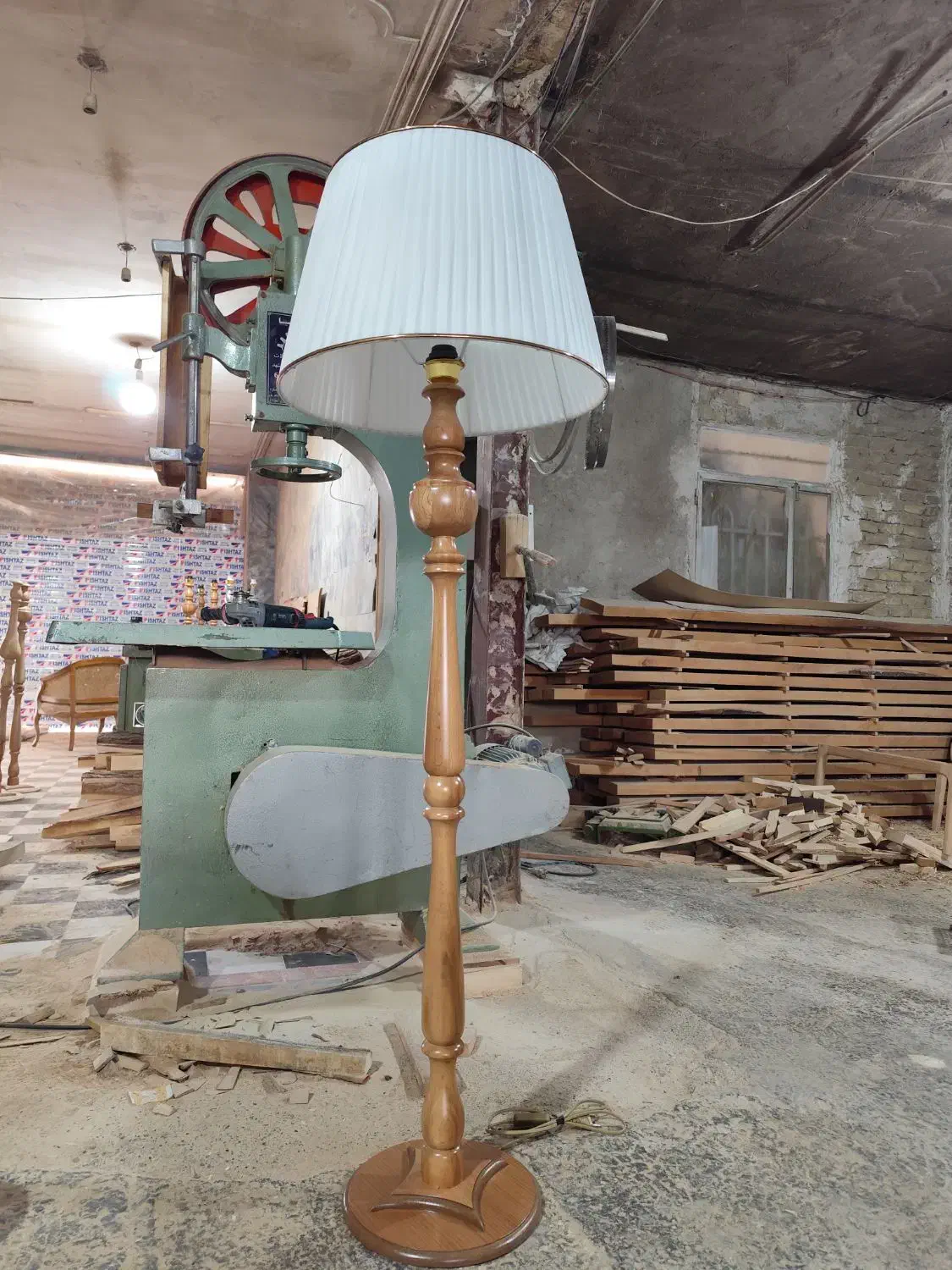 کنارسالنی ایستاده چوب راش|چراغ خواب و آباژور|شاندیز, |دیوار