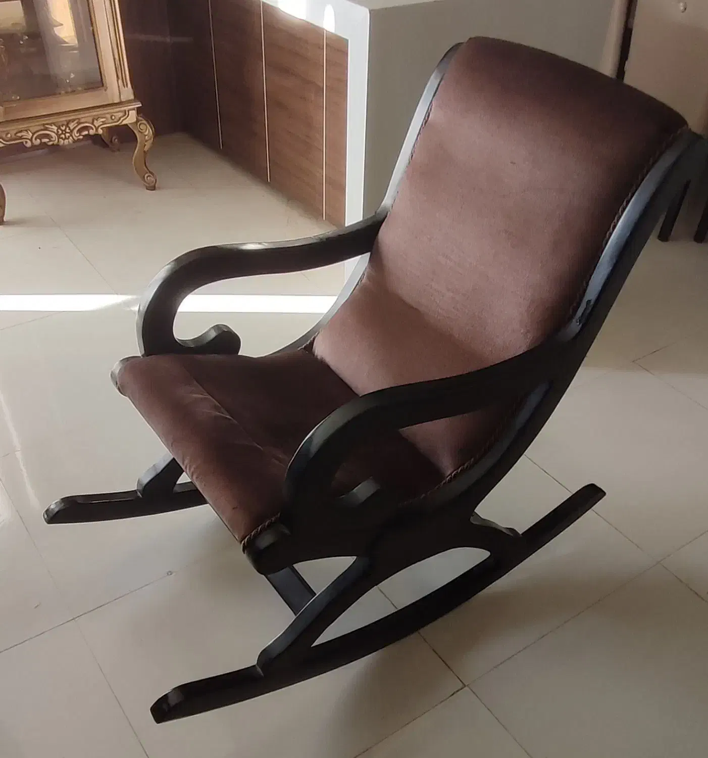 صندلی راک|صندلی و نیمکت|شاهین‌شهر, خبرنگار|دیوار