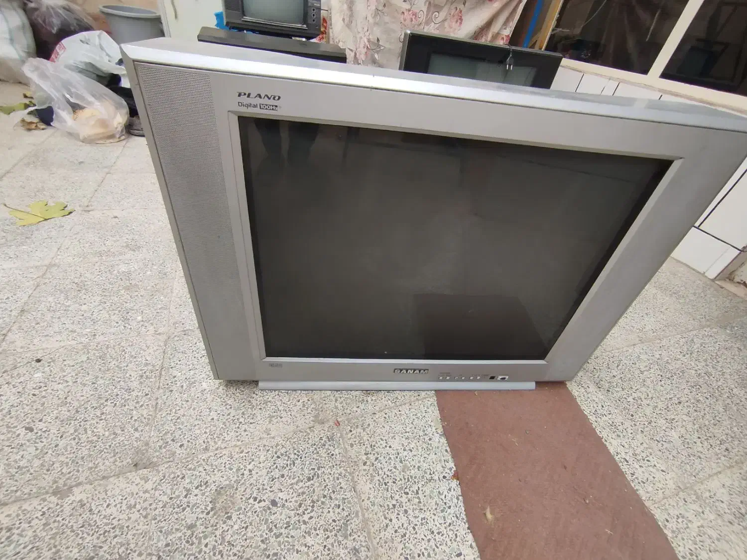 4عدد تلویزیون قدیمی سالم ب قیمت مناسب . 2عددبزرگ|تلویزیون و پروژکتور|خمینیشهر, |دیوار