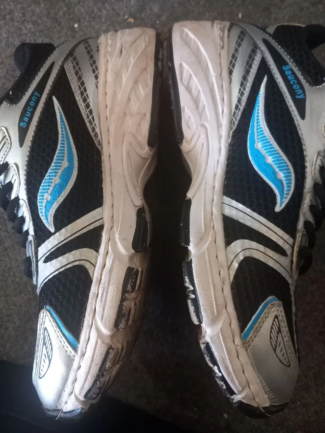 کتانی دور دوخت کاملا سالم|کیف، کفش، کمربند|خوی, |دیوار