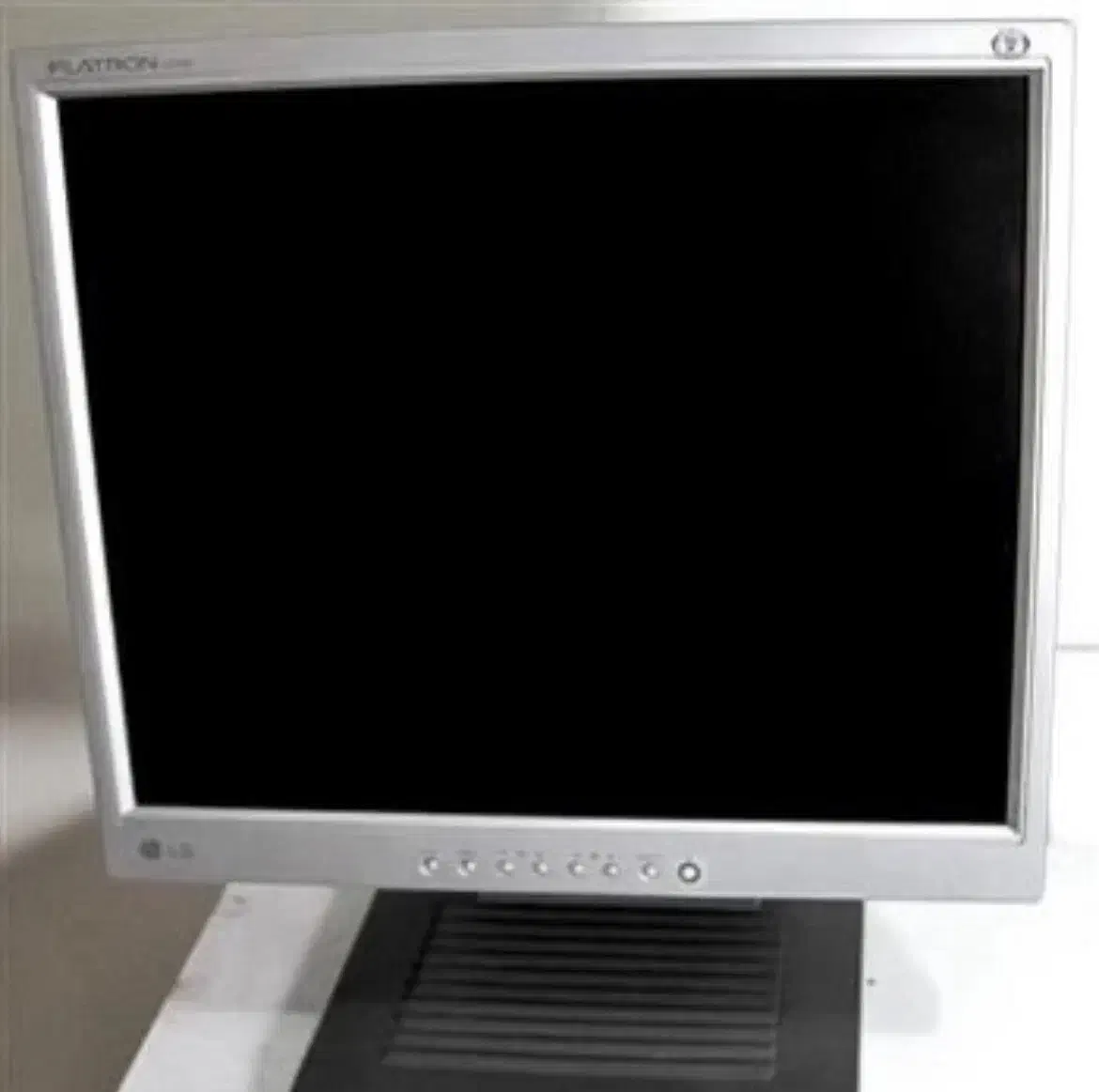 مانیتور ۱۷ اینچ ال جی LG|قطعات و لوازم جانبی رایانه|قم, انسجام|دیوار
