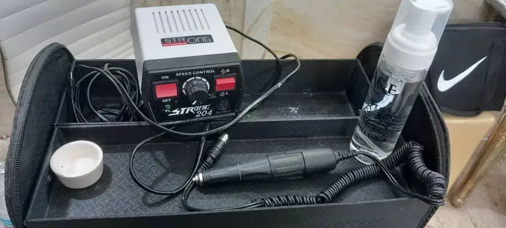 تمام وسیله های ناخن|آرایشگاه و سالنهای زیبایی|آمل, |دیوار