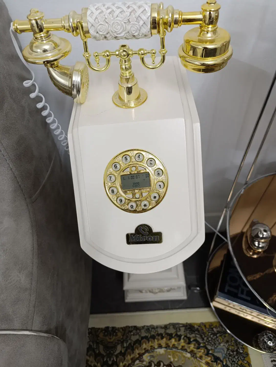 تلفن سلطنتی ایستاده|تلفن رومیزی|مشهد, انقلاب|دیوار