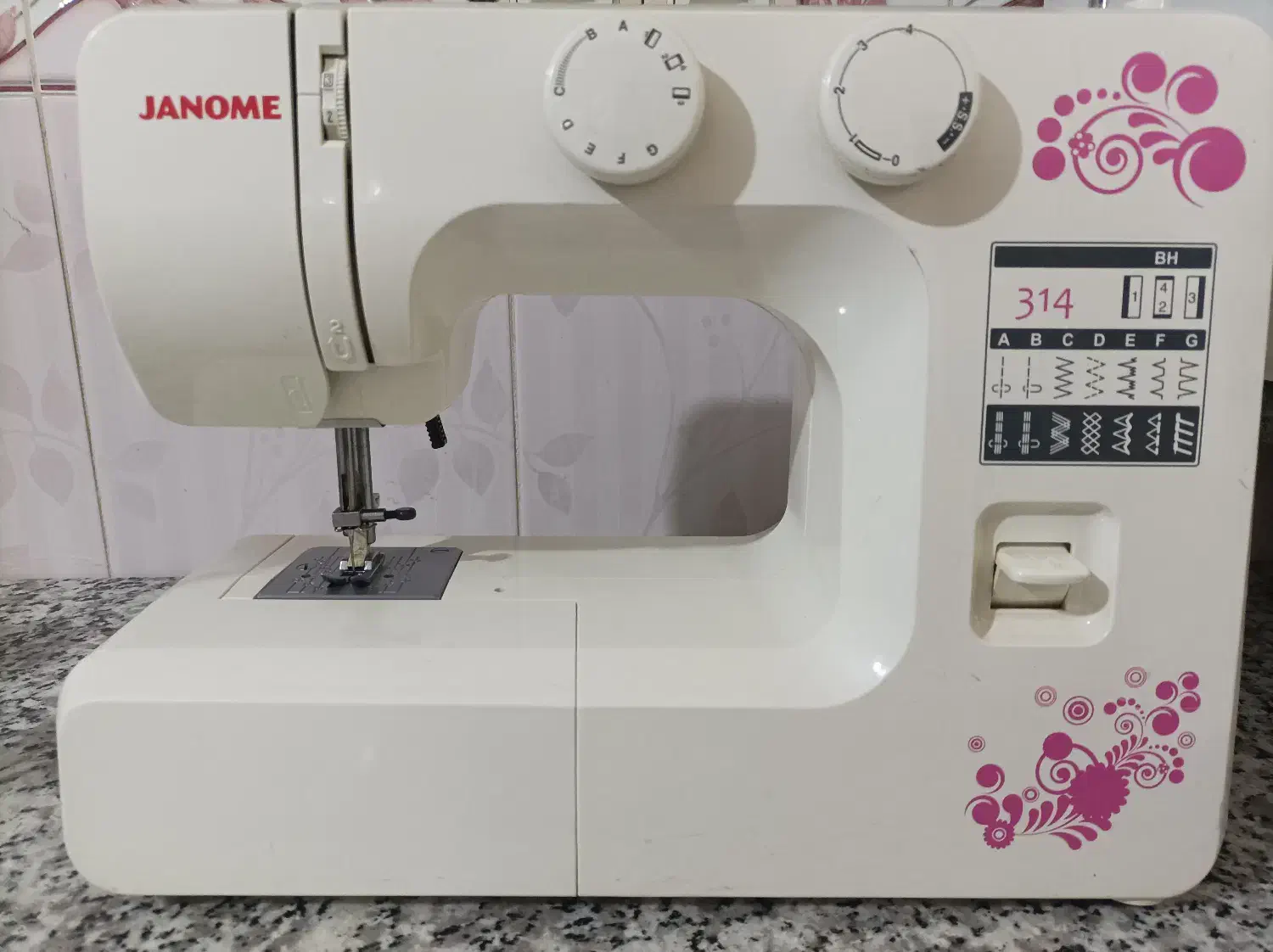 چرخ خیاطی ژانومه آبمیوه گیری غذا ساز|چرخ خیاطی و ریسندگی|کهک, |دیوار