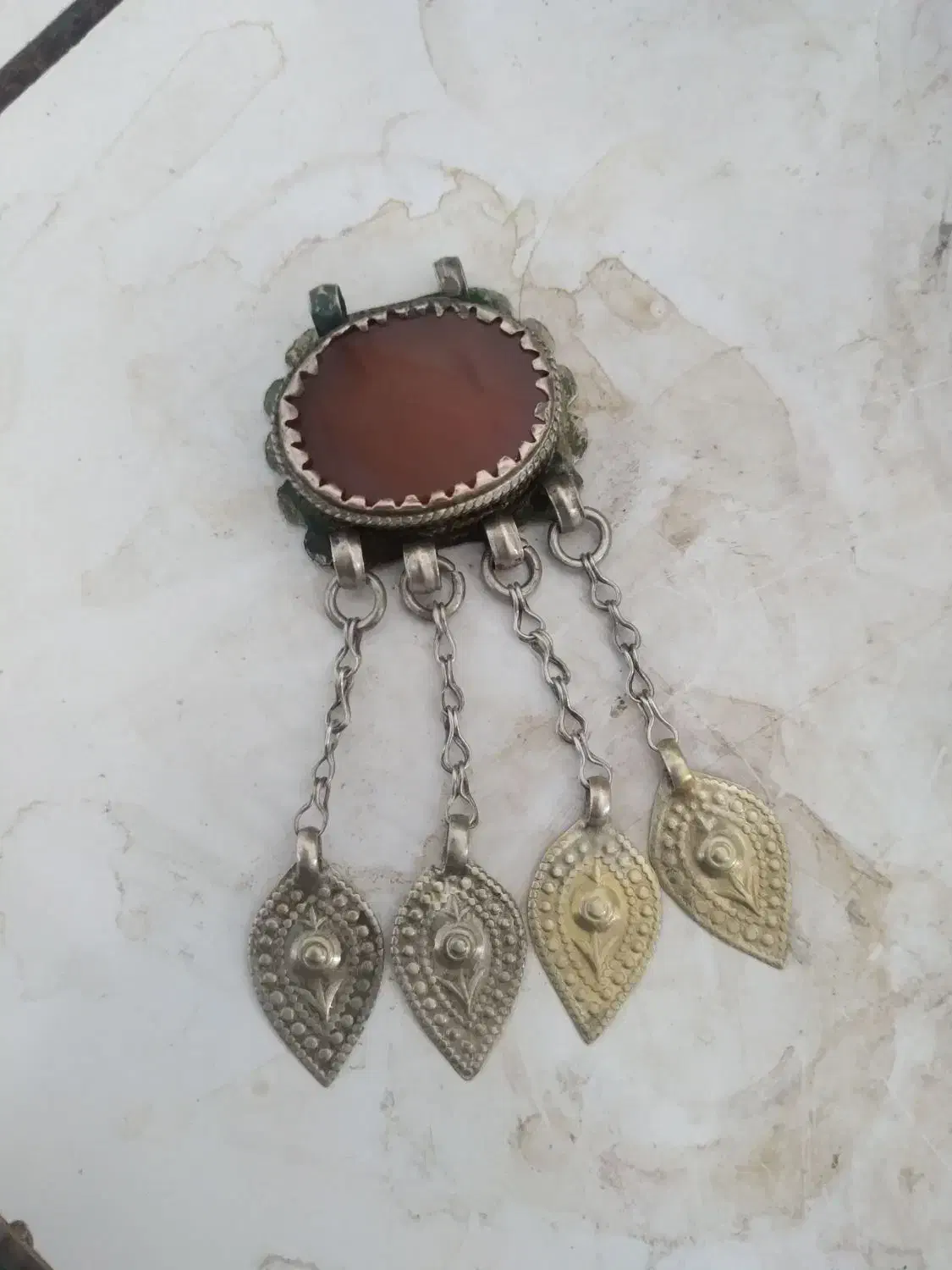 گردن اویز نقره|کلکسیون اشیاء عتیقه|خواف, |دیوار