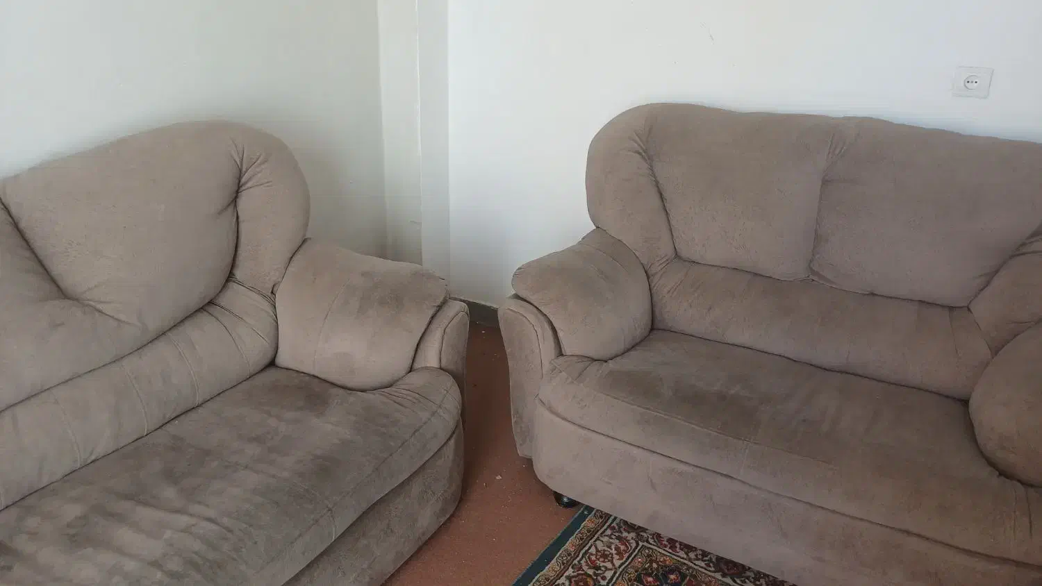 مبل 5نفره رنگ طوسی|مبلمان خانگی و میز عسلی|صدرا-فارس, فاز ۱|دیوار