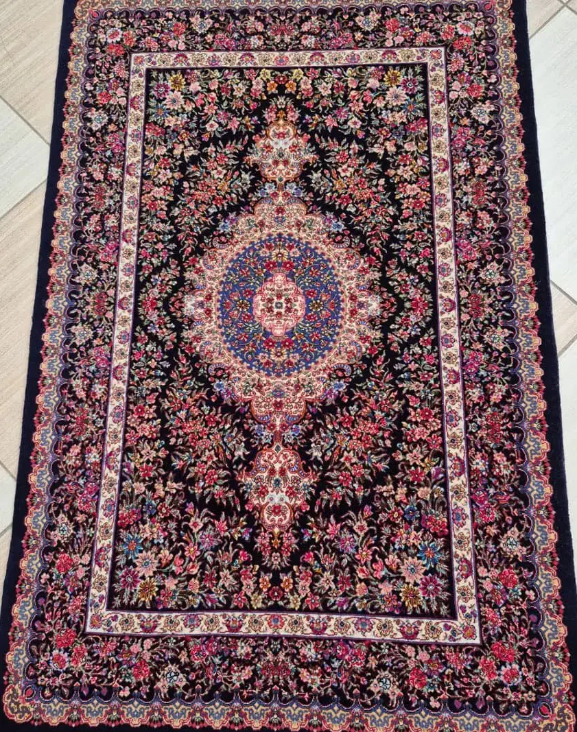 فرش ابریشم دسته گل کرمانی|فرش|شیراز, عفیف‌آباد|دیوار