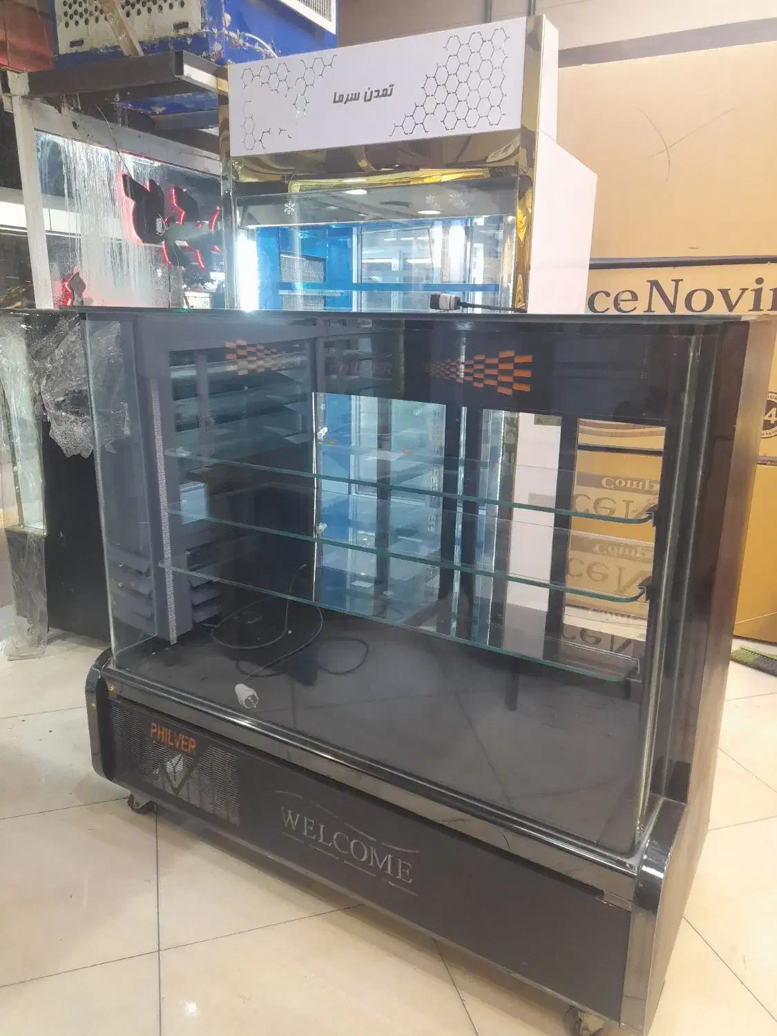 یخچال مکعبی اکواریوم مشکی سفید ایستاده تمدن|فروشگاه و مغازه|مشهد, هنرور|دیوار