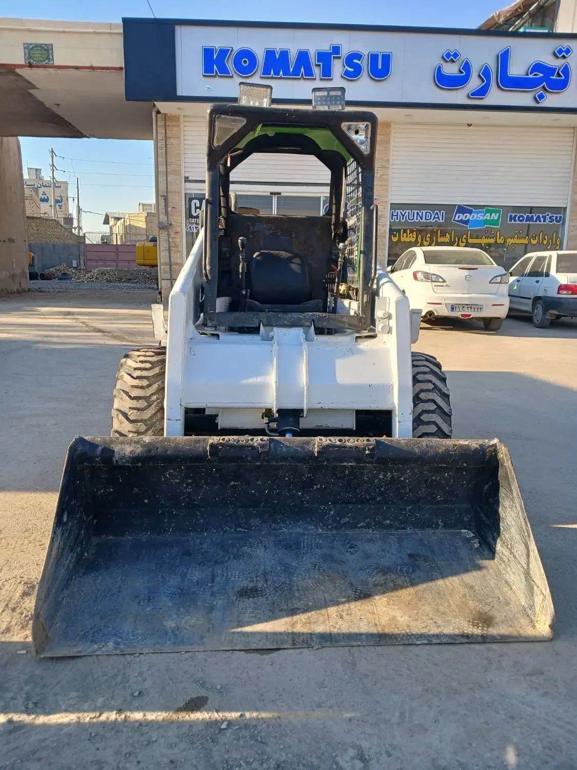 بابکت s250|خدمات حمل و نقل|ابریشم, |دیوار