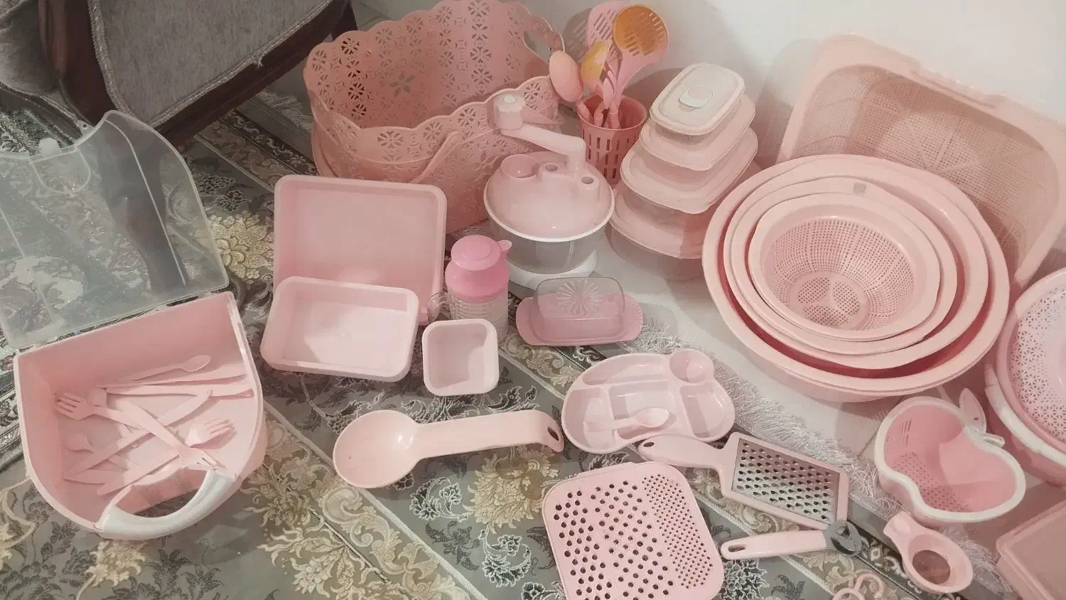 یک سرویس ست کامل پلاستیکی|ظروف نگهدارنده، پلاستیکی، یک‌بارمصرف|مشهد, انقلاب|دیوار