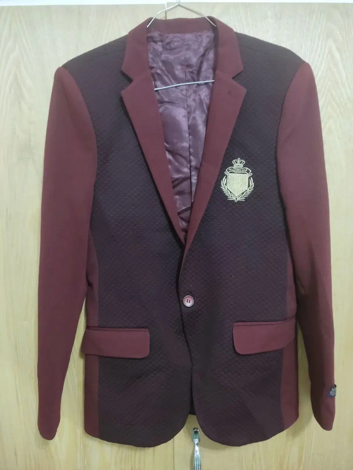 چهار عدد کت در حد نو|لباس|اشکذر, |دیوار