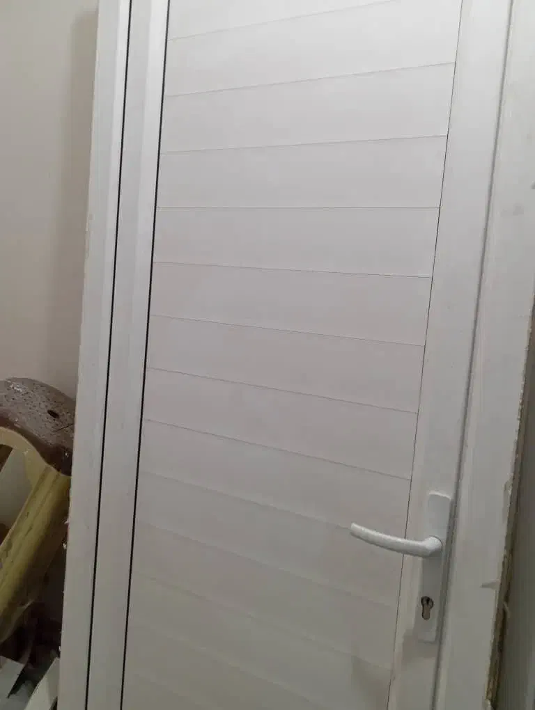 دوعدد درب و یک عدد پنجره پی وی سی|حراج|مشهد, کارمندان دوم|دیوار