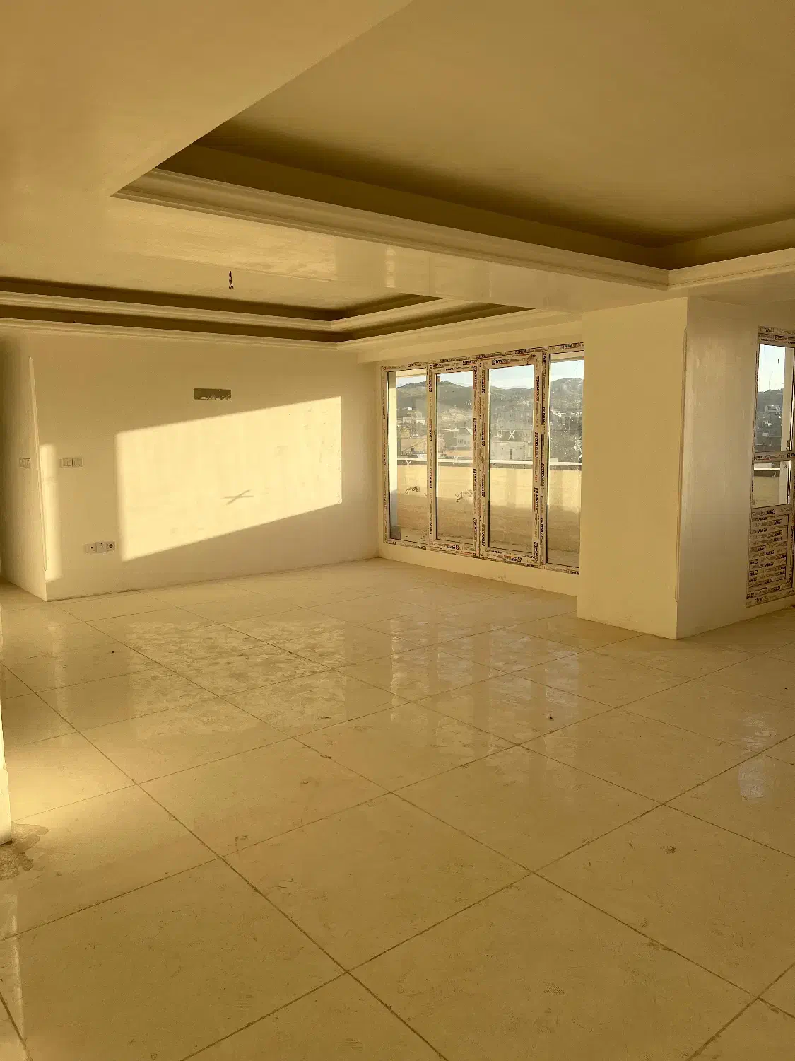 فروش واحد۲۱۵ متری در یاغچیان(برج سفید)گلشهر پرواز|فروش آپارتمان|تبریز, |دیوار