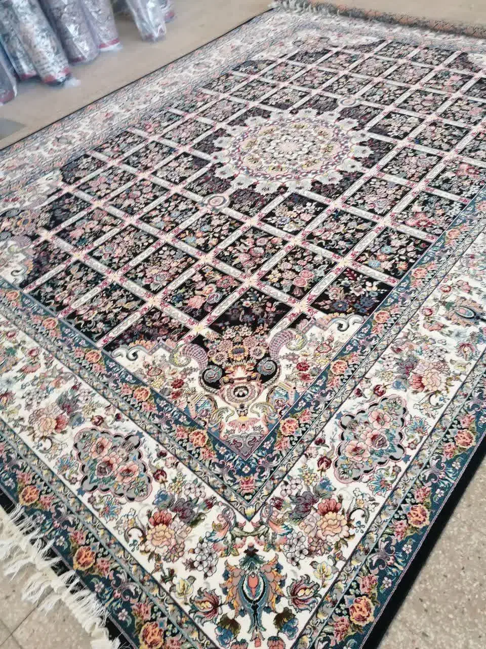 خریدفرش کاشان بصورت مستقیم ازکارخانه وپرداخت درمحل|فرش|رشت, گلسار|دیوار