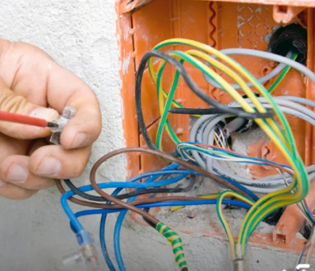سیم کشی و لوله کشی ساختمان|خدمات پیشه و مهارت|خمینیشهر, |دیوار