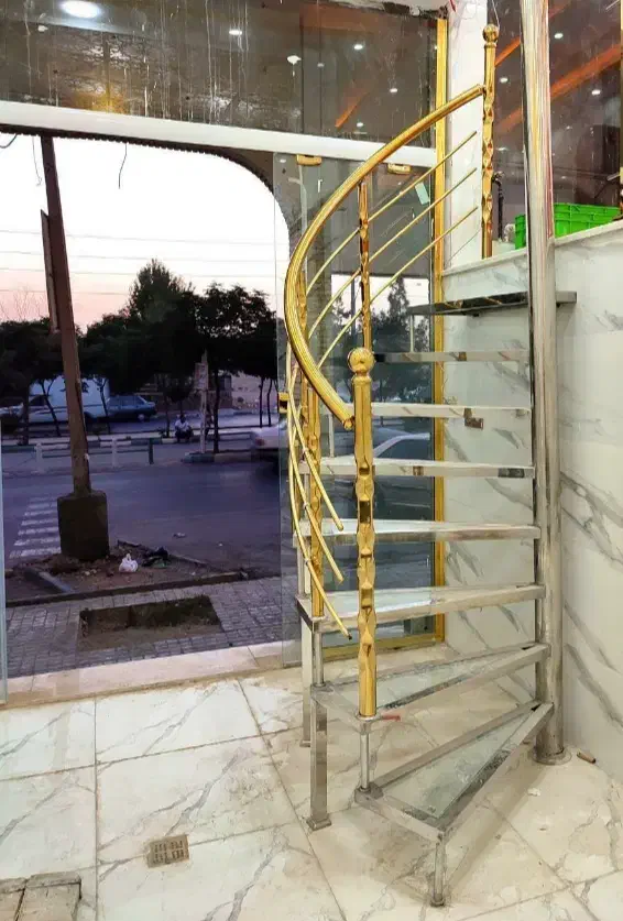 تولید پله گرد پیچ گردون اهنی و استیل پله صاف|خدمات پیشه و مهارت|تهران, خلازیر|دیوار