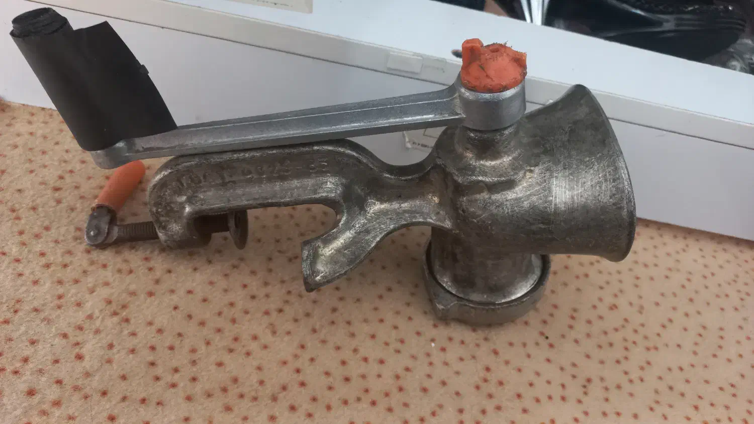 مبل رنگ  کرم|مبلمان خانگی و میز عسلی|تایباد, |دیوار