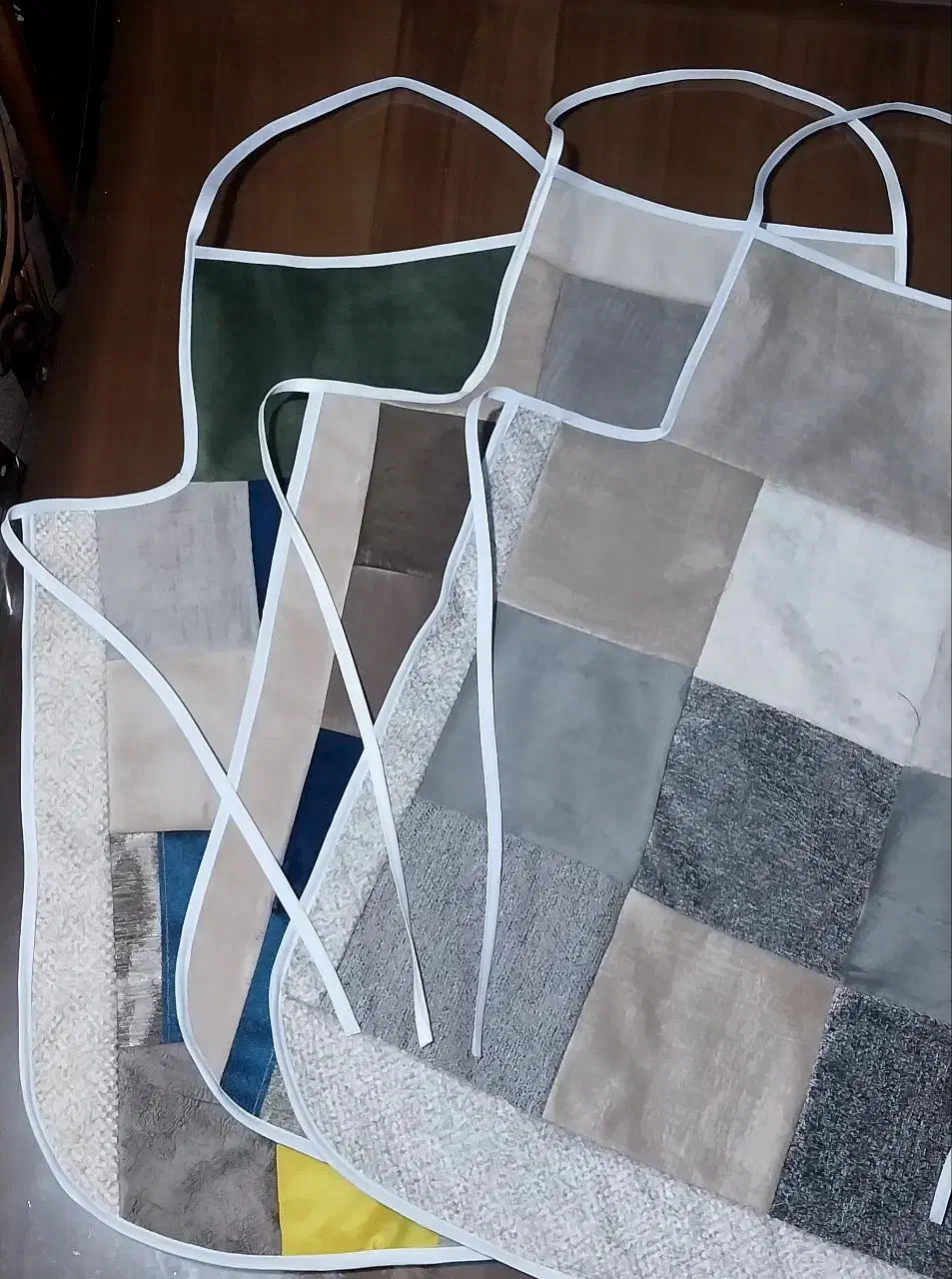 پیشبند|سفره، حوله، دستمال آشپزخانه|قم, قلعه کامکار|دیوار