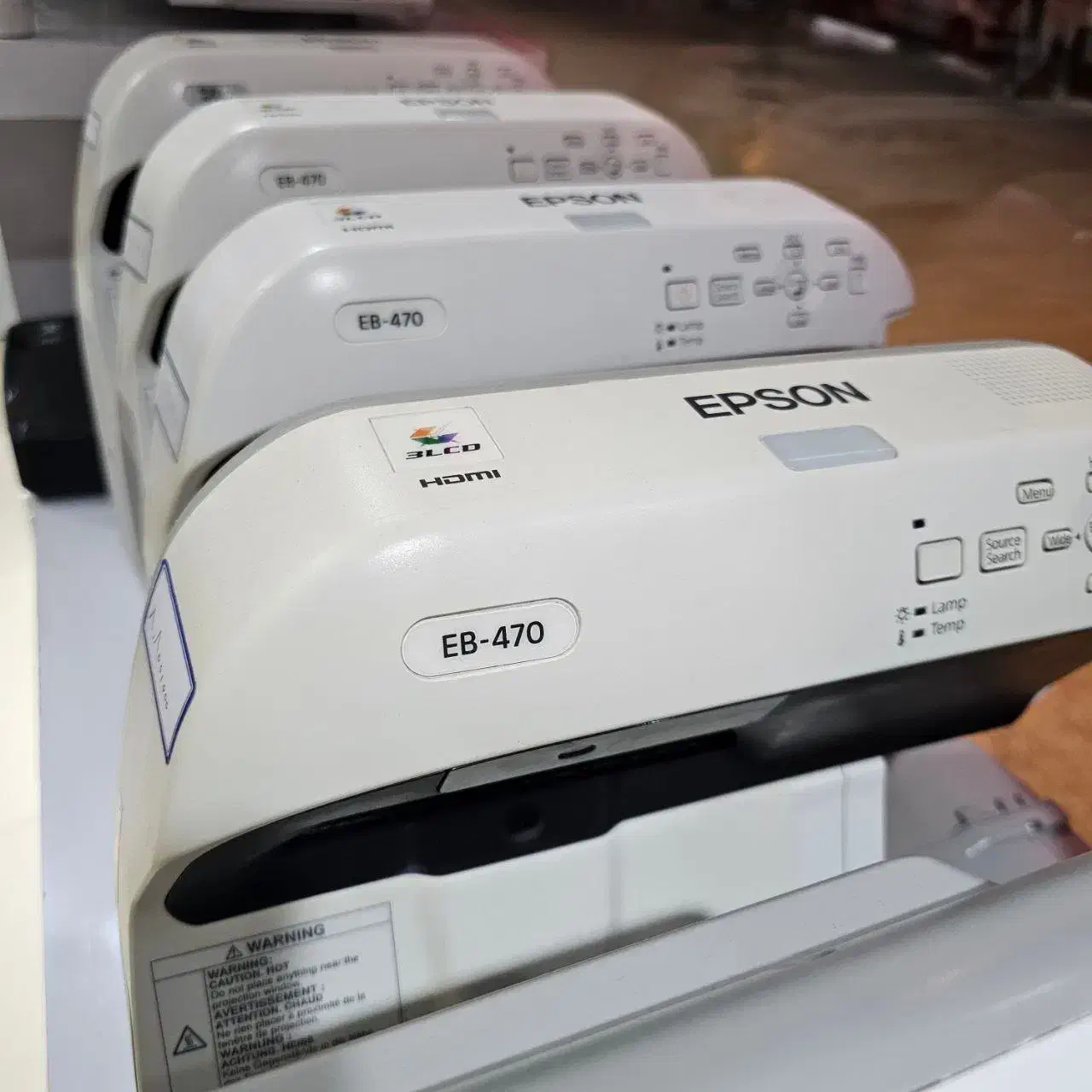 ویدئو پروژکتور برد نزدیک اپسون، ان ای سی و هیتاچی|تلویزیون و پروژکتور|مشهد, گوهرشاد|دیوار