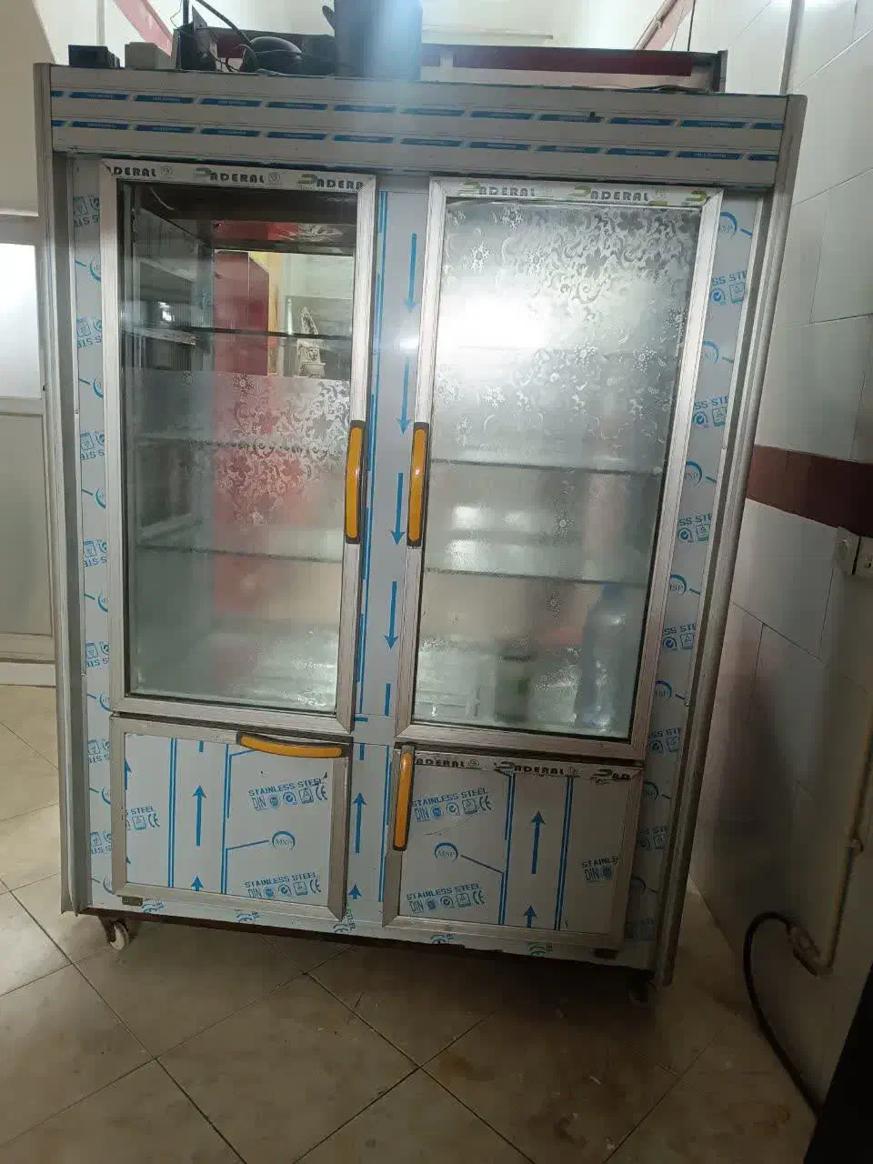 فروش تعدادی وسایل ساندویچ ای به صورت تکی یا کامل|کافیشاپ و رستوران|یزد, |دیوار