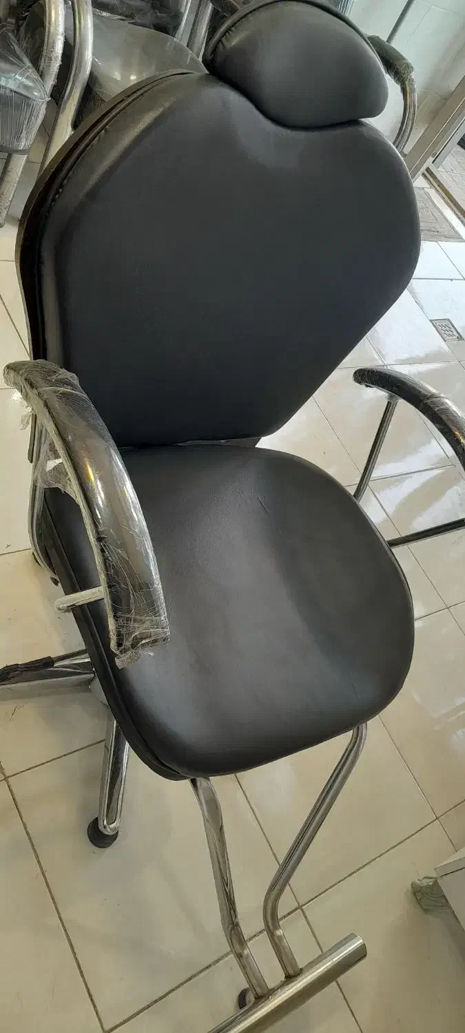 فروش یک عدد صندلی ارایشگاهی پدالی درجه یک|آرایشگاه و سالن‌های زیبایی|اهر, |دیوار