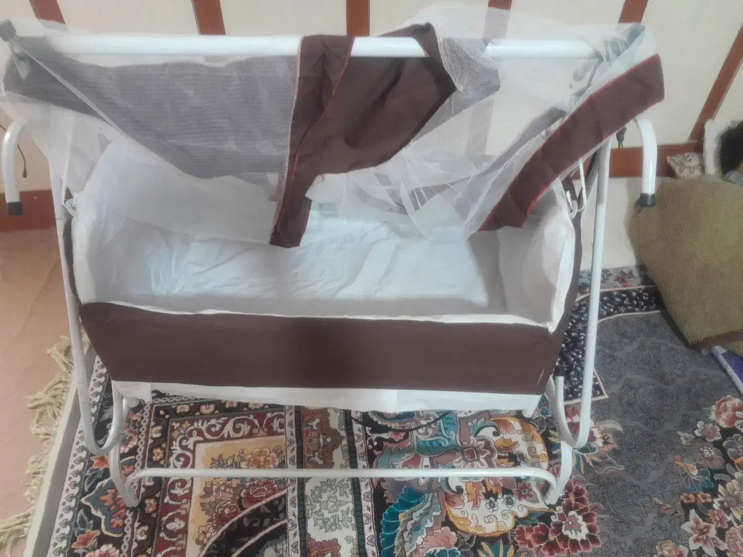 گهواره‌کودک|تخت و صندلی بچه|تربت جام, میان جام|دیوار