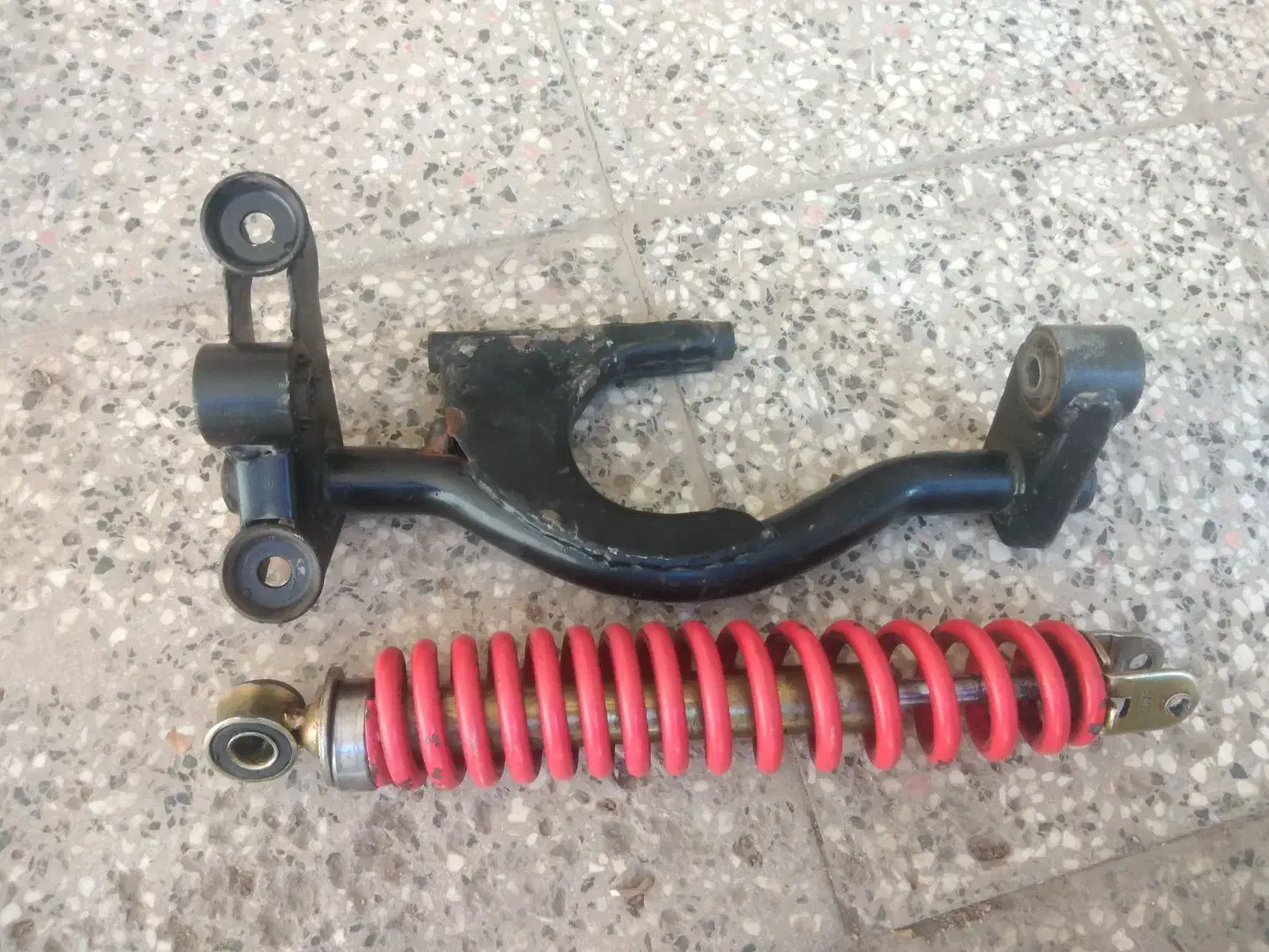 کمک فنر و دسته موتور اصلی کلیک|قطعات یدکی و لوازم جانبی|مشهد, سرافرازان|دیوار