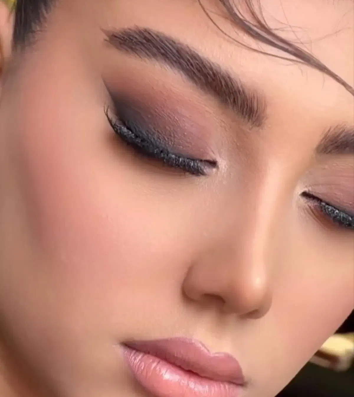 آموزش آرایشگر صورت زنانه ( گریم و میکاپ )|خدمات آرایشگری و زیبایی|اصفهان, وحید|دیوار