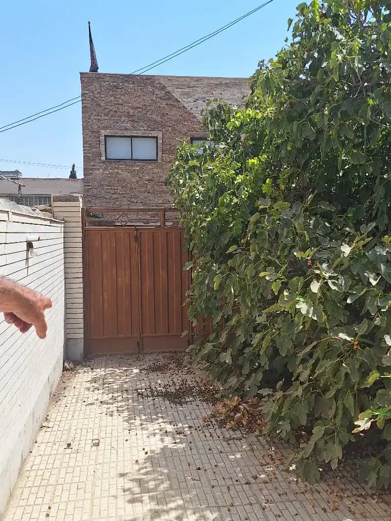 یک واحد ویلایی در خاقانی نیاز به بازسازی|فروش خانه و ویلا|شاهین‌شهر, فیض|دیوار