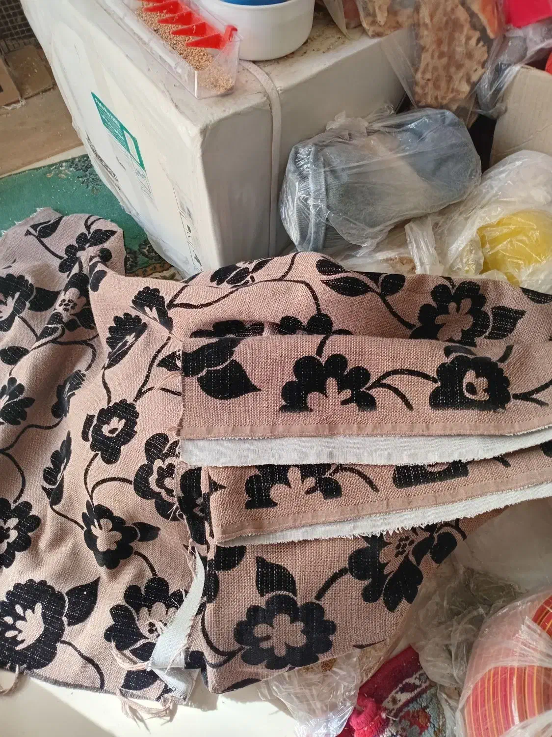 این رو فرشی در ابعاد دو نیم ، در یک و هشتاد هست|روفرشی|اسلامشهر, شهرک مهدیه|دیوار