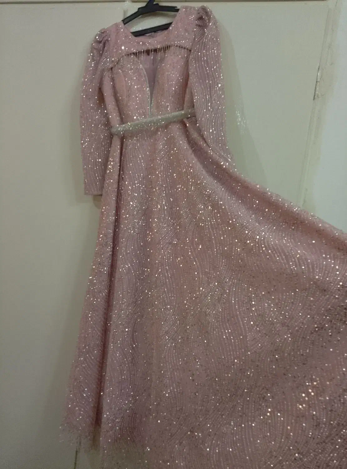 لباس مجلسی|لباس|قم, ولیعصر|دیوار