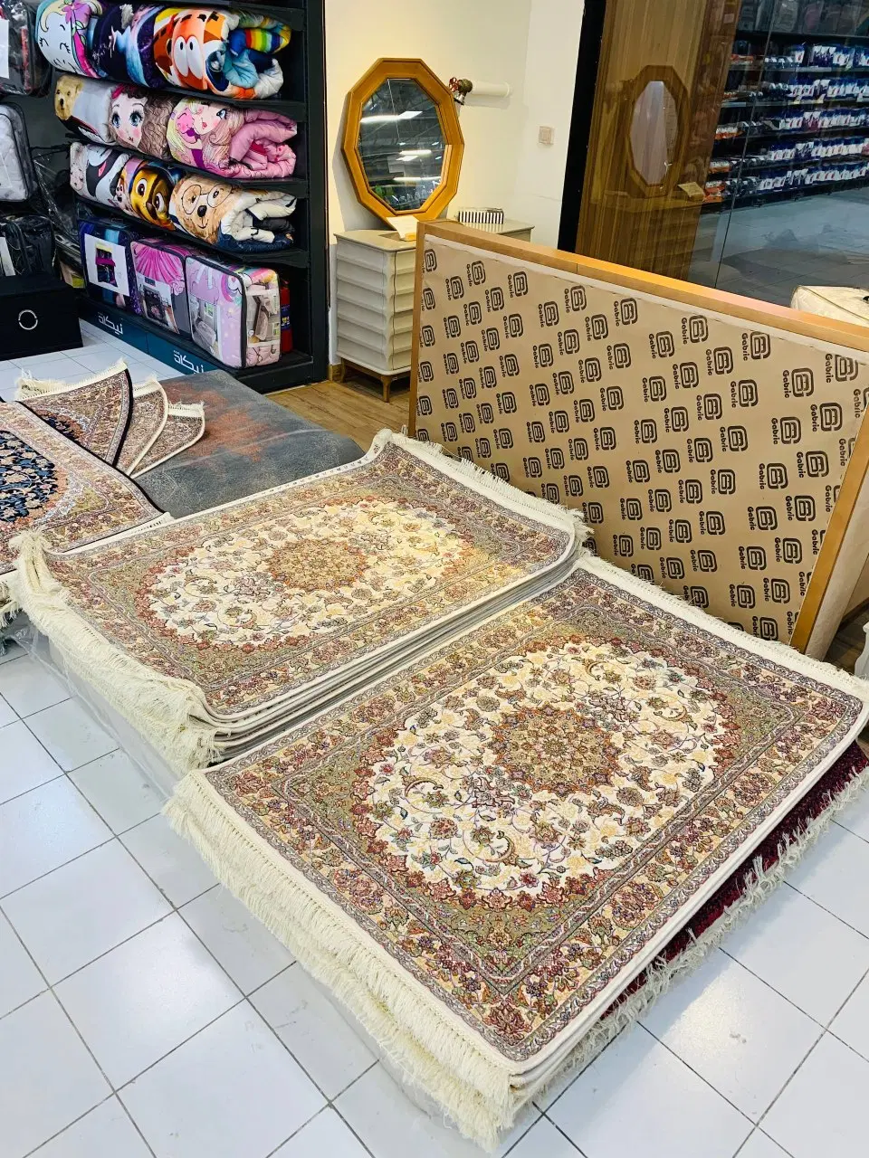 قالیچه ۱۲۰۰ شانه ۱در ۱.۵ متری|فرش|شیراز, زرهی|دیوار